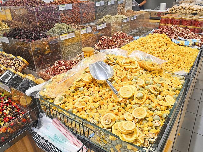 敞開(kāi)銷(xiāo)售無(wú)遮蓋，散裝食品裸售隱患多