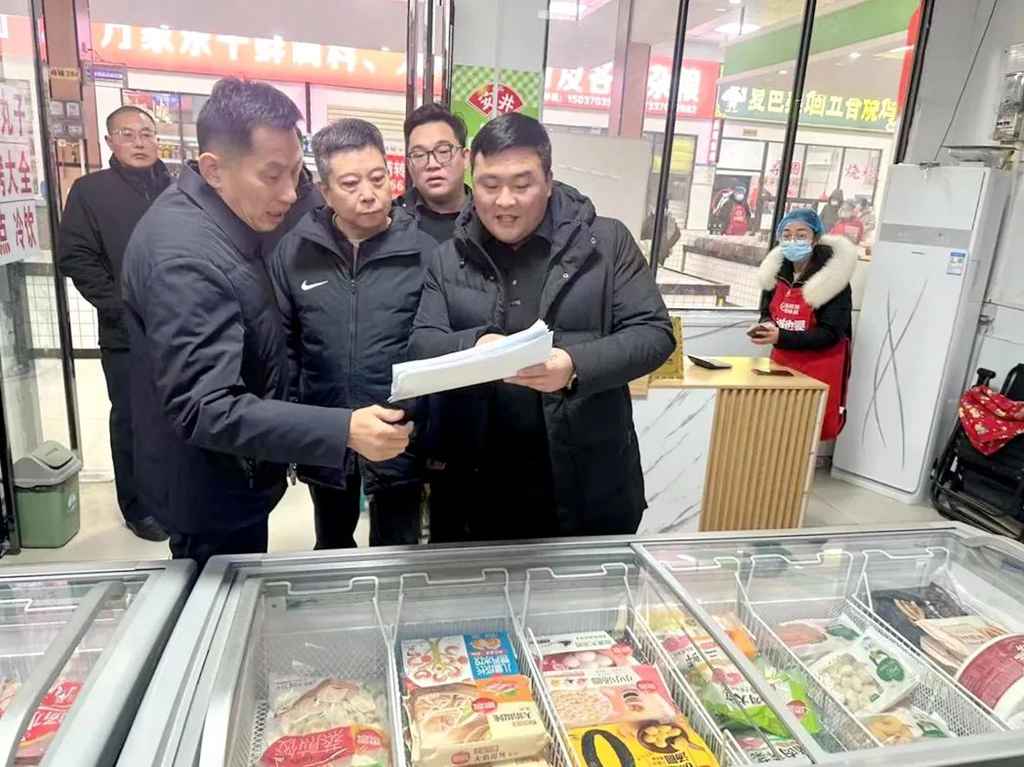 商丘市市場(chǎng)監(jiān)管局 提前介入，筑牢“雙節(jié)”期間食品銷(xiāo)售與酒類(lèi)經(jīng)營(yíng)安全防線